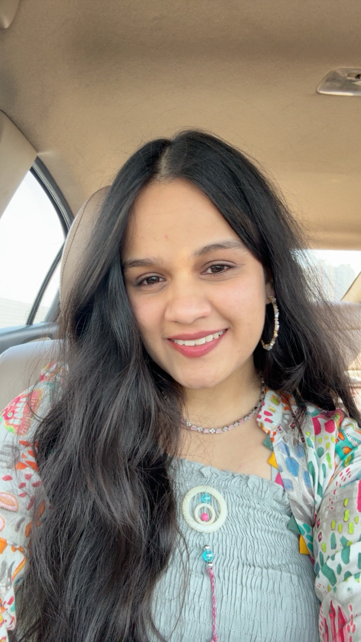 Vinanti smiling in a car