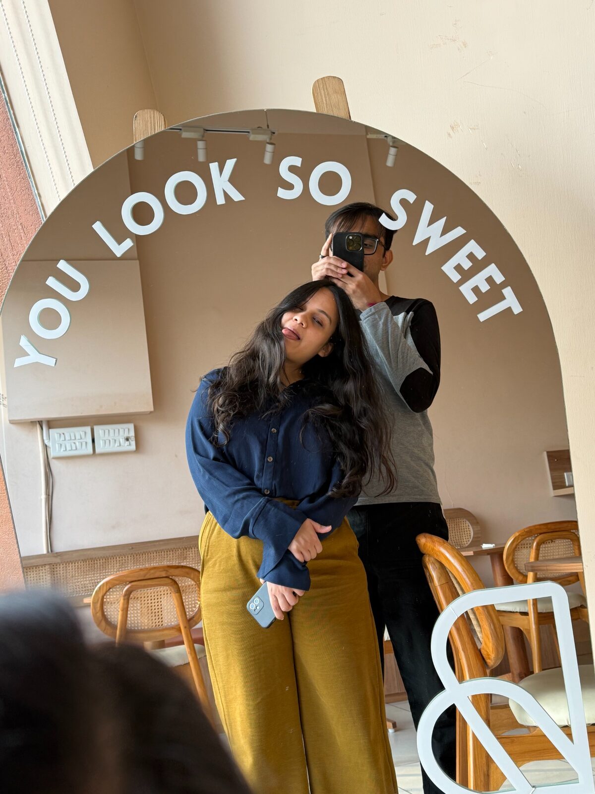 Bilv and Vinanti taking a mirror photo